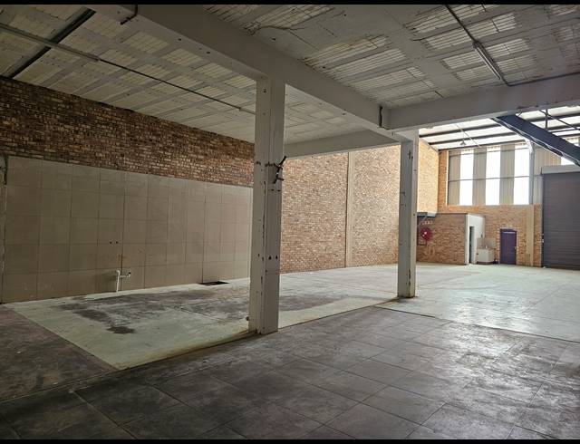 517M² WAREHOUSE TO LET IN NORTH RIDING